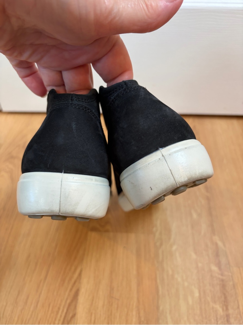 Ecco Black Suede Soft 7 Low Cut Zip Bootie Size 9 - Picture 9 of 11